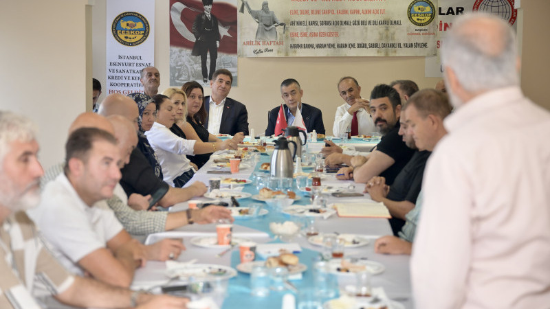 Esenyurt Belediye Başkan Vekili Can Aksoy, Esnaflarla Bir Araya Geldi