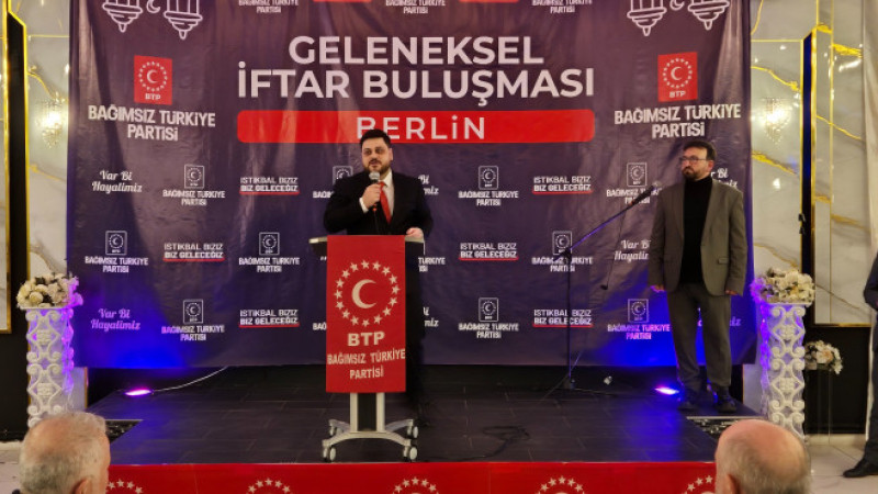 Hüseyin Baş’tan Berlin’de Sert Mesajlar: Bu Dünyayı Yöneten İrade Olmak Gerekiyor