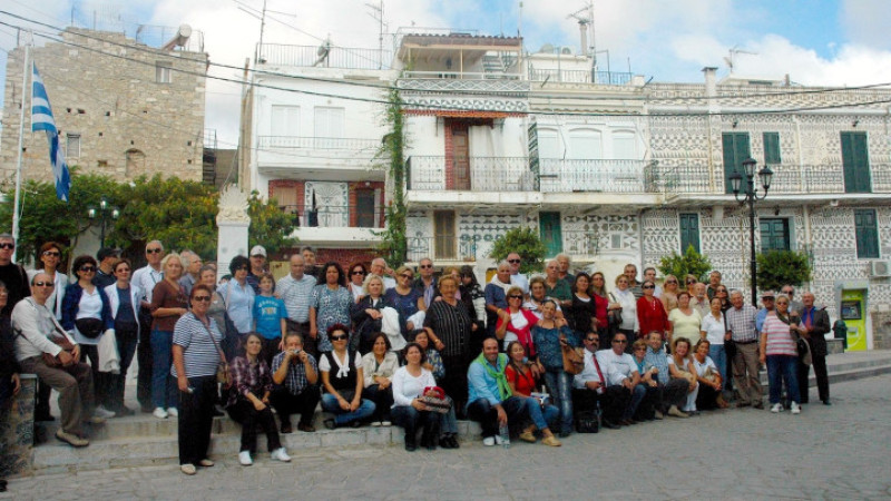 EGE’DE BAYRAM KÖPRÜSÜ: SAKIZ ADASI’NDAN TÜRK ZİYARETÇİLERE SICAK KARŞILAMA