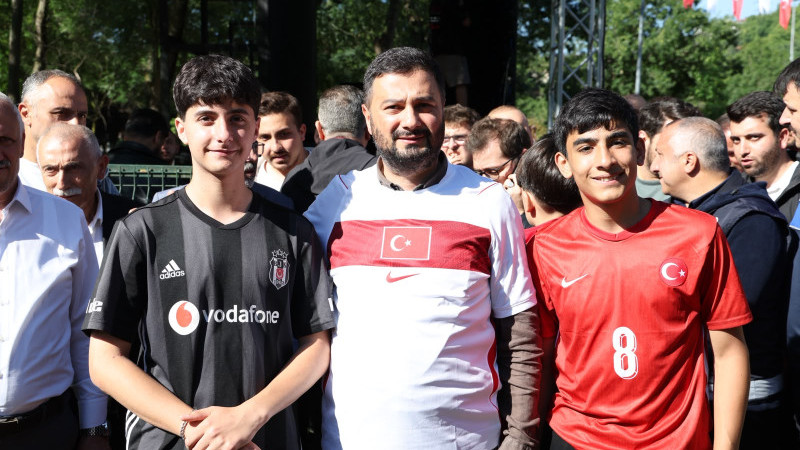 KÂĞITHANELİLER MİLLİ TAKIM HEYECANINI DEV EKRANLARDA YAŞADI