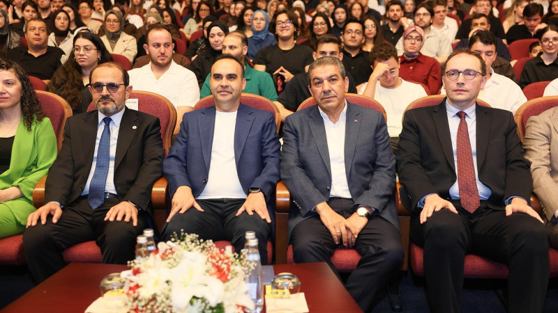 BAKAN KACIR'DAN GENÇLERE MÜJDE