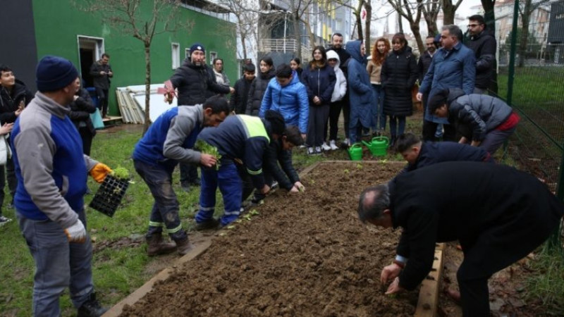 Eyüpsultan'ın okullarında hobi bahçeleri oluşturuyoruz