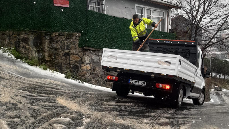 SARIYER BELEDİYESİ’NDEN KAR YAĞIŞI UYARISI: TÜM EKİPLERİMİZ GÖREV BAŞINDA 