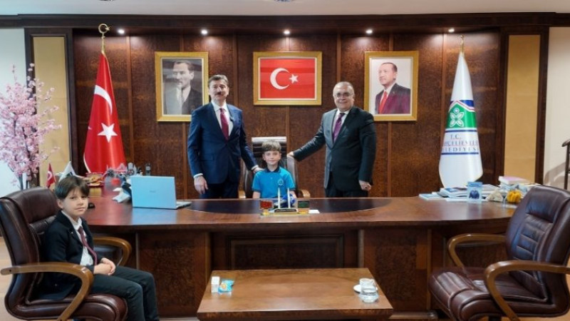 BAHÇELİEVLER’DE 23 NİSAN TÖRENİ SIRASINDA DEPREM PANİĞİ