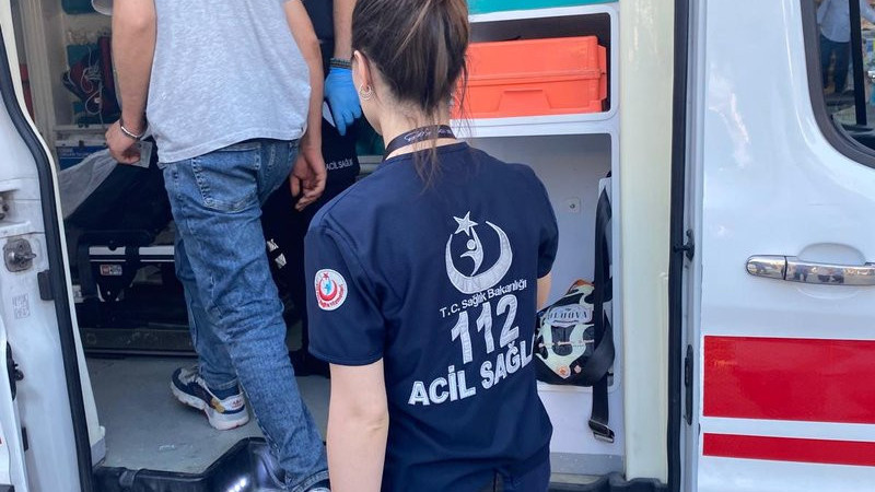 Zabıta ekiplerinden soğukkanlı müdahale: Bıçaklı şahıs ikna edildi, olası faciadan dönüldü