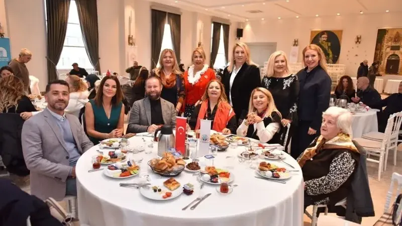 Sevgi Günü’nde Darülaceze’de yürek ısıtan buluşma