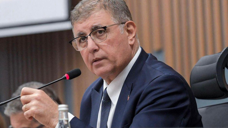 İzmir Büyükşehir Belediye Başkanı Cemil Tugay, CHP'den istifa ettiğini açıkladı. 